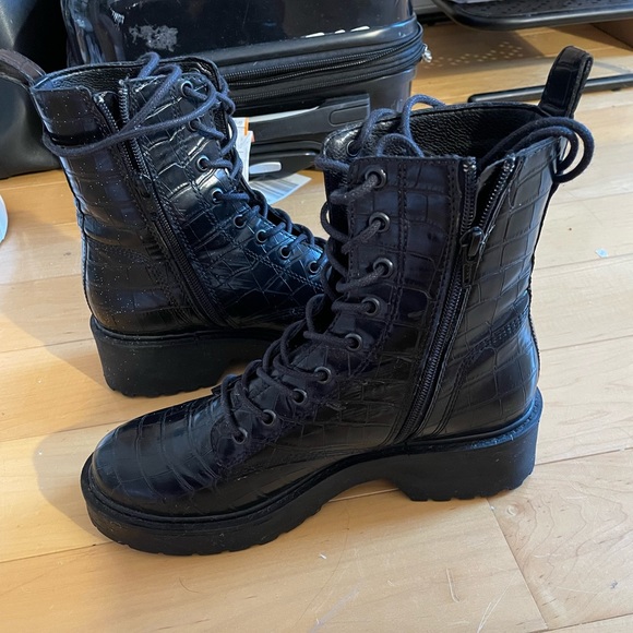 Steve Madden Black Crocodile Platform Combat Boots - Women’s 8.5 - Picture 3 of 7